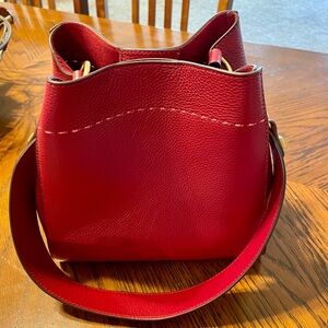 Beautiful leather shoulder bucket/hobo purse 9.8”Lx10.1 Hx 4.3 D.
